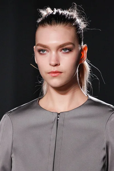 Look 18